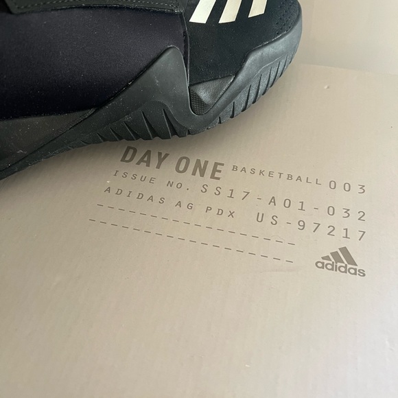 Adidas Consortium  x Day One ADO Crazy Team  BY2870 men’s  basketball shoes - Picture 11 of 13